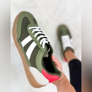 La Sheelah Fashion Sneakers. Olive and White with Red Accent, sz 8.5 Women’s